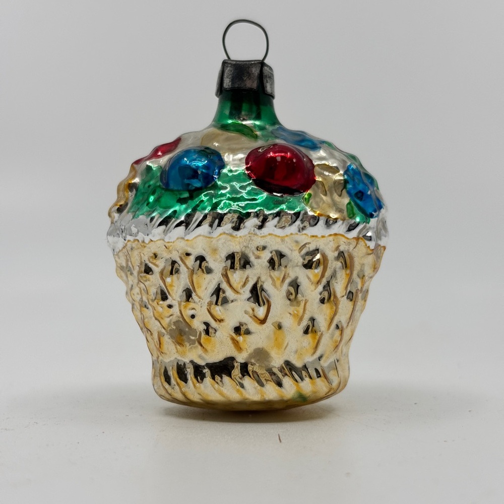 1955 Vintage Festive Gold Cupcake Ornament